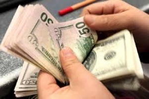 El dólar cayó a S/3,335, en línea con monedas de la región